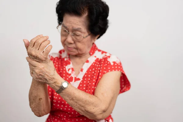 Idős Ázsiai Nők Szenvednek Zsibbasztó Fájdalom Kezében Reumás Ízületi Gyulladás — Stock Fotó