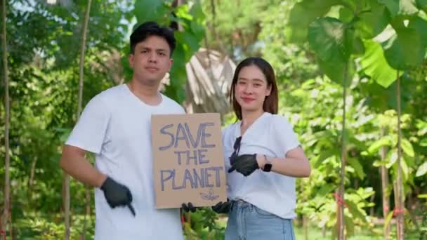 Retrato Jóvenes Estudiantes Asiáticos Felices Voluntarios Para Limpiar Parques Bosques — Vídeo de stock
