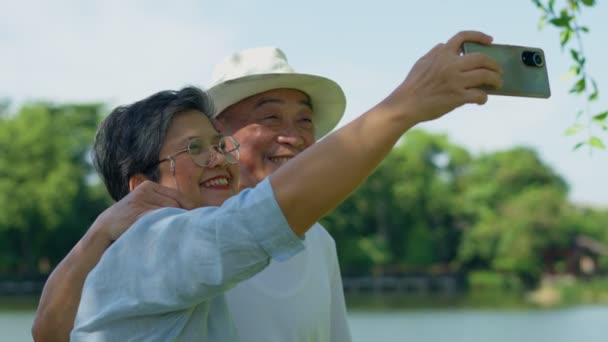 Glückliche Und Gesunde Paare Asiatische Foto Und Vlog Selfie Zusammen — Stockvideo