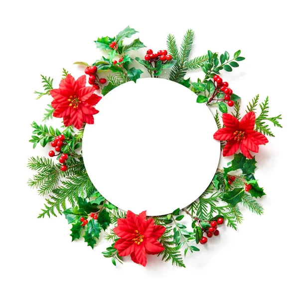 圣诞树枝干和装饰的圆形框架 空白卡片和文字空间 圣诞节和新年的概念孤立在白色的 — 图库照片