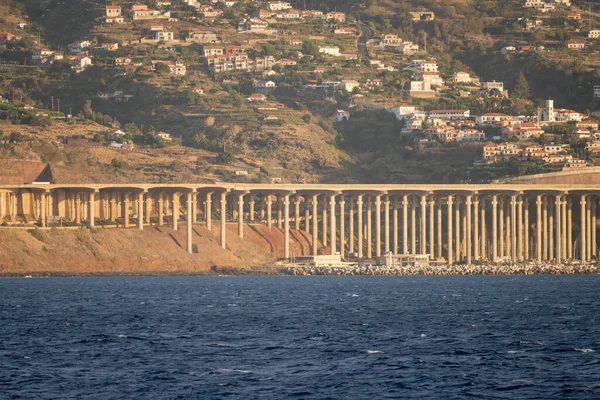 Pilares Multitud Apoyando Una Pista Puente Del Aeropuerto Costa Isla — Foto de Stock