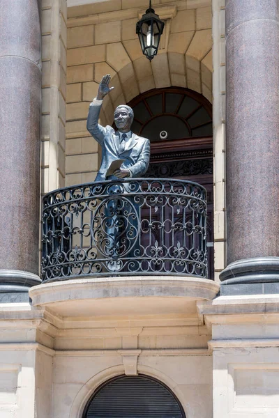 Cityscape Statue Depicting Nelson Mandela Making His Freedom Speech Shot — Stock Photo, Image