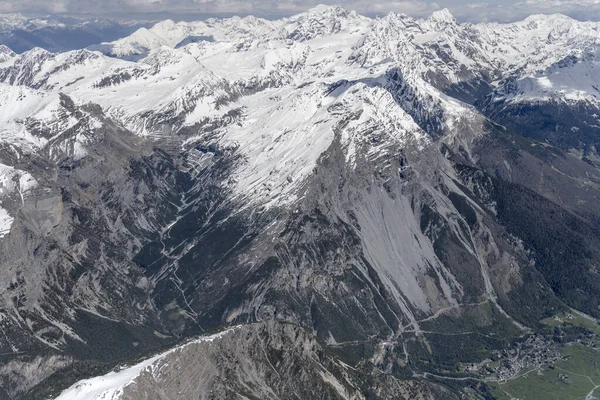 Stelvio Nun Planörlü Uçağından Gelen Hava Manzarası Kayalık Karlı Yamaçların — Stok fotoğraf