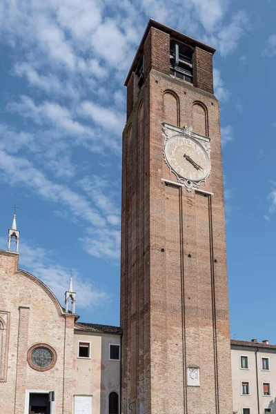 Widok Santa Maria Maggiore Dzwonnica Kościoła Strzał Jasnym Świetle Treviso — Zdjęcie stockowe