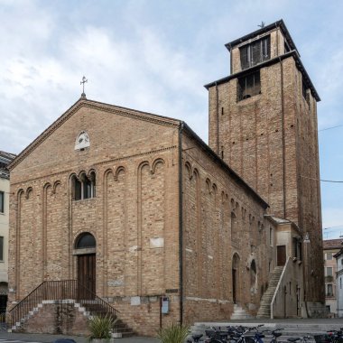 İtalya Treviso, Veneto 'da batıdan çekilen San Giovanni vaftiz evi manzarası