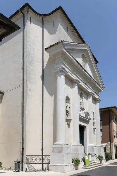 Widok Fasadę Kościoła San Martino Strzał Jasnym Świetle Marano Lagunare — Zdjęcie stockowe