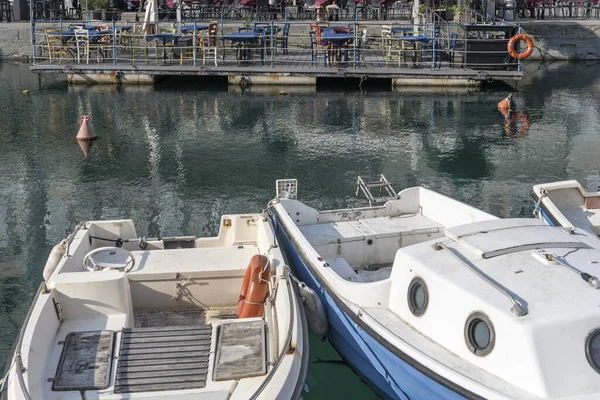 Yüzen Restoran Teknelerle Dolu Şehir Manzarası Canal Grande Trieste Friuli — Stok fotoğraf
