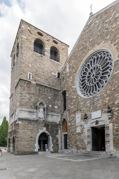 Över San Giusto Katedralen Klocktorn Och Steg Fönster Skjuten Starkt — Stockfoto