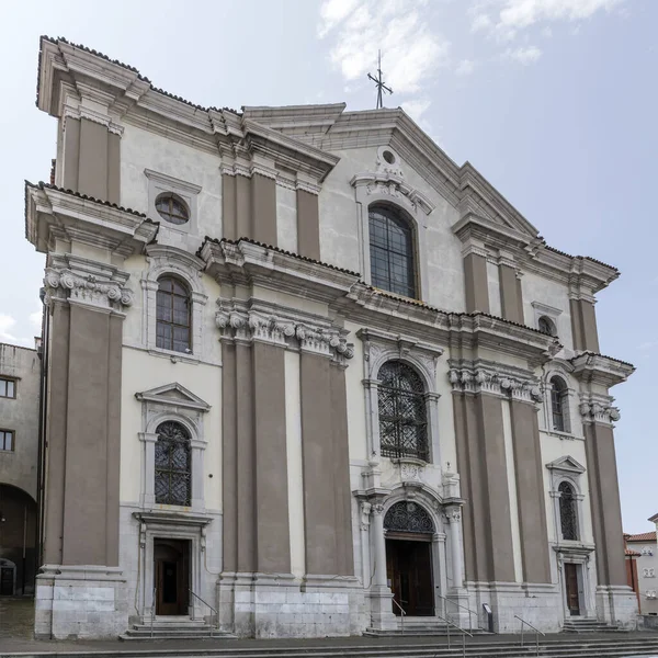 Utsikt Över Maria Maggiore Kyrka Fasad Skjuten Starkt Ljus Trieste — Stockfoto