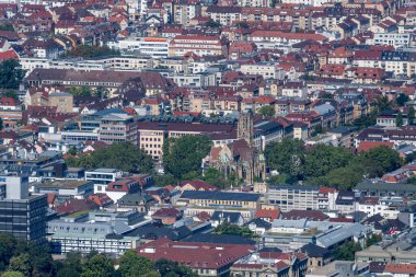 Johannes Evanjelik 'in Feuersee Gölü' ndeki hava manzarası, Almanya 'nın Stuttgart kentindeki televizyon kulesinden parlak yaz ışığında çekildi.