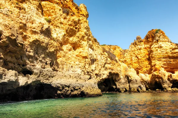 Höhlen Und Felsen Von Lagos Der Algarve Portugal lizenzfreie Stockfotos