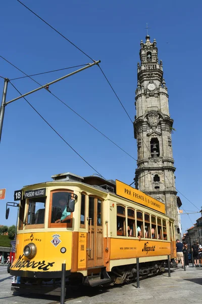 Porto Portugal August 2023 Oude Tram Buurt Van Clerigos Toren Stockfoto