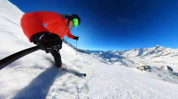 Skiër Skiën Een Zonnige Dag Het Hooggebergte Skipiste Rechtenvrije Stockafbeeldingen