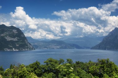 Monte Isola Adası ve Iseo Gölü, İtalya.