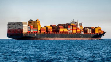 Lojistik ve ulaşım hizmetleri için kargo gemisi  