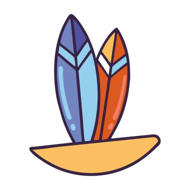 Kumda duran iki renkli sörf tahtası