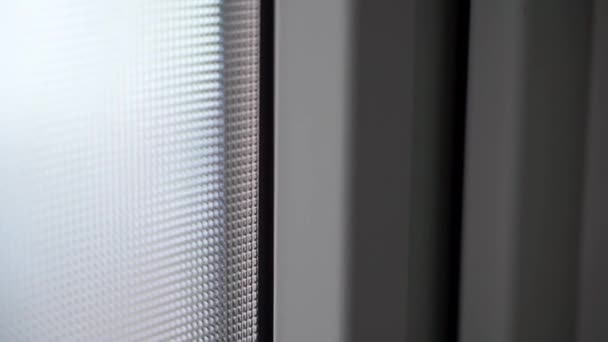 Doppelverglaste Fenster Einer Kunststofftür Mit Undurchsichtigem Glas Nahaufnahme Dunkeln Texturiertes — Stockvideo