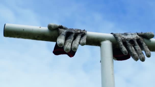 Old Construction Gloves White Paint Hang Blue Sky Smooth Movement — Stockvideo