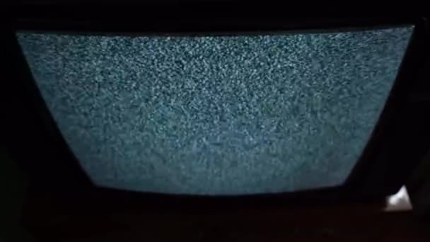 ダークトップビューのテレビ画面上の白いノイズ 高品質4K映像 — ストック動画