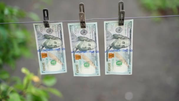 Clothespins Hold Three Paper One Hundred Dollar Bills Close Blurred — Vídeo de Stock