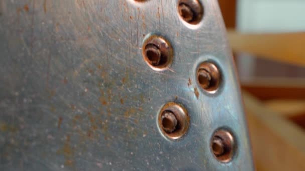 Ferro Lavanderia Metal Com Corrosão Placa Close Fundo Desfocado Modelo — Vídeo de Stock