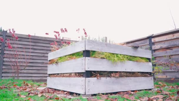 Bella Scatola Compost Legno Pulito Nel Giardino Elegante Struttura Composta — Video Stock