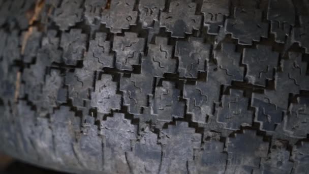 Neumáticos Usados Con Pisada Barro Normal Primer Plano Movimiento Suave — Vídeos de Stock