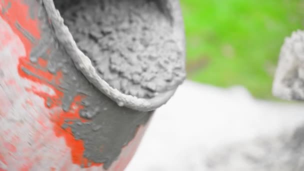 一铲沙子被慢动作地扔进混凝土搅拌机里 优质Fullhd影片 — 图库视频影像