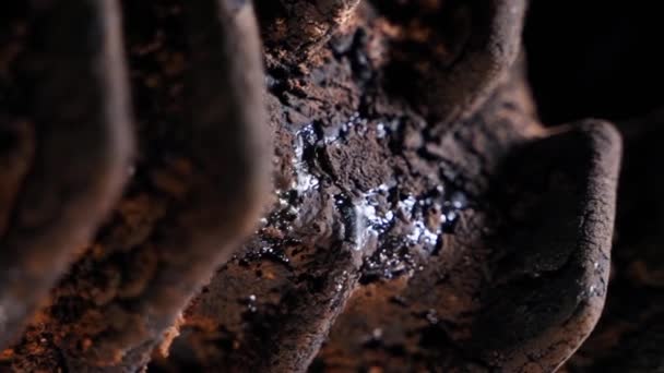 煤烟和树脂在一个木柴燃烧的锅炉里 优质Fullhd影片 — 图库视频影像