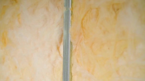 部屋の間に防音ガラスウールライトフレーム壁 滑らかなカメラの動き 高品質のフルHd映像 — ストック動画