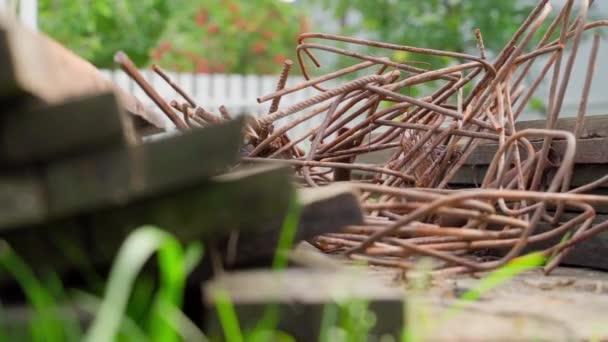 Temeli Attıktan Sonra Inşaat Atığı Metal Çubukların Formasyon Takviye Yapısını — Stok video
