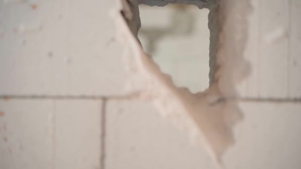Passaggio Della Camera Attraverso Foro Nel Muro Mattoni Cemento Aerato — Video Stock