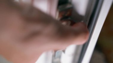 Kapı yaprağının alttaki kilidinin gösterimi. Yüksek kalite 4k görüntü