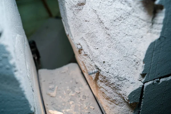 Dinding Bata Beton Udara Dipotong Melalui Close Penguatan Logam Dinding Stok Lukisan  