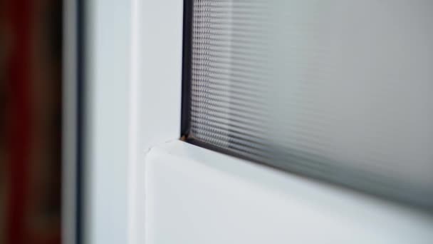 Porta Plástico Branco Com Vidro Texturizado Opaco Movimento Câmera Lisa — Vídeo de Stock