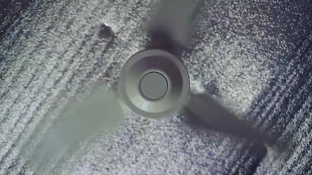 Ventilateur Plafond Tournant Dans Pièce Industrielle Vue Bas Images Haute — Video