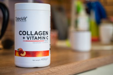 Kyiv, Ukrayna - 19 Şubat 2025: Vitaminli kolajen tozu
