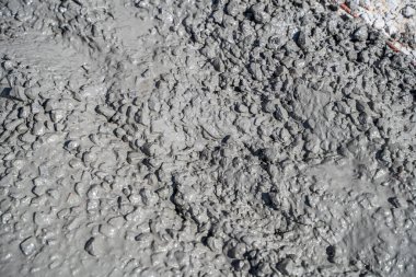 Taze çimento ve yakın plan ezilmiş taş karışımı..