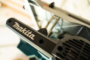 Kyiv, Ukrayna - 11 Nisan 2025: Makita dairesel testeresi.