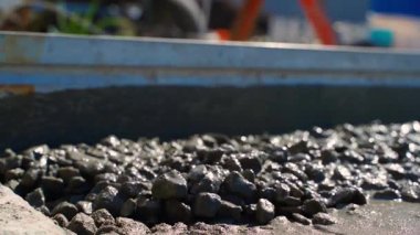 Sıvı beton seviyesine yakın çekim. Yüksek kaliteli FullHD görüntüler