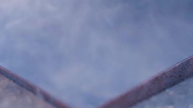 Izgarada kızartılmış tavuk budu, yakın plan. Yüksek kalite 4k görüntü