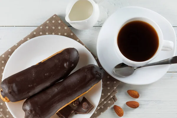 Eclares Chocolate Com Café Leite Eclares Chocolate Com Café Leite — Fotografia de Stock