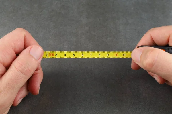 Medida Fita Metálica Auto Retrátil Nas Mãos Instrumentos Medição — Fotografia de Stock