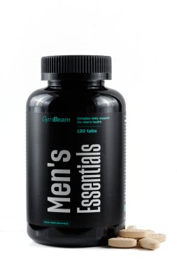 LVIV, UKRAINE - 26 Kasım 2022: Erkekler için jimnastik kirişinin temel gereksinimleri multivitaminler