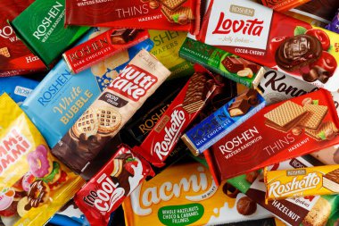LVIV, UKRAINE - 26 Kasım 2022: Roshen Şekerleme Şirketi, bir Ukrayna şekerleme imalatı.