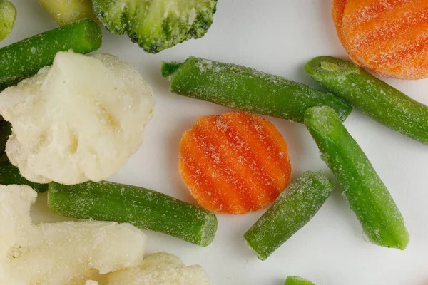 Zmrazená Zelenina Zblízka Bílém Pozadí — Stock fotografie