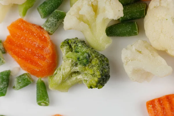 Zmrazená Zelenina Zblízka Bílém Pozadí — Stock fotografie