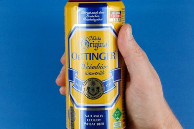 LVIV, UKRAINE - 01 Aralık 2022: Elde Alman birası