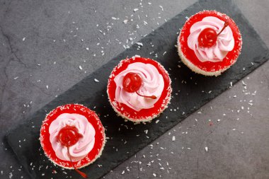 Kirazlı kek. Kapat.