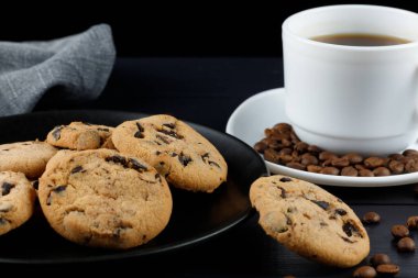 Masada kahve ve ev yapımı kurabiyeler..